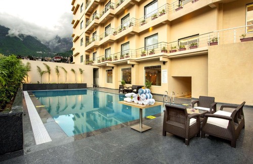 Katra Hotel | Discover Ramada by Wyndham Katra: 5-Star Family Retreat
