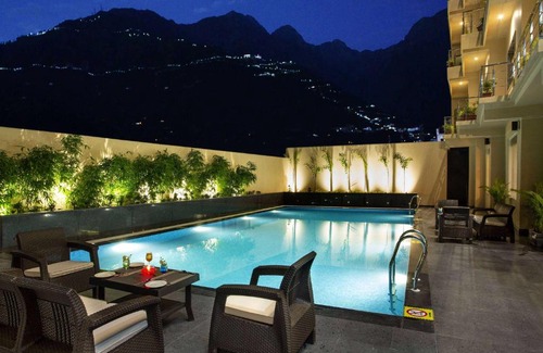 Katra Hotel | Discover Ramada by Wyndham Katra: 5-Star Family Retreat