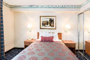 Kent Hotel | Relaxing Retreat at Ramada by Wyndham Kent Seattle Area
