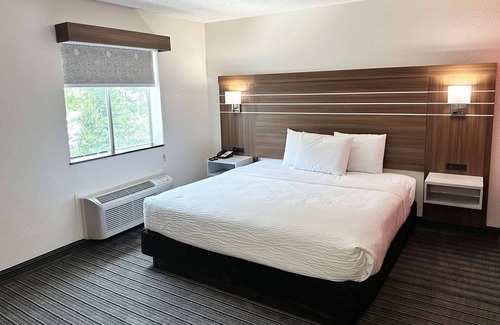 Lithia Springs Hotel | Budget-Friendly Stay at Ramada by Wyndham Lithia Springs