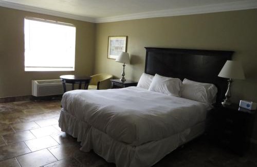 Lake Placid Hotel | Pet-Friendly Retreat at Ramada by Wyndham Lake Placid