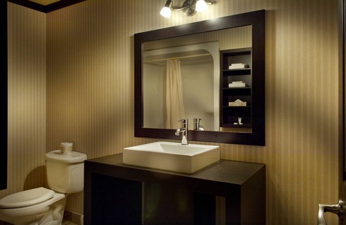 Laval Hotel | Ideal Motel: Family-Friendly Stay with Breakfast & Kitchen