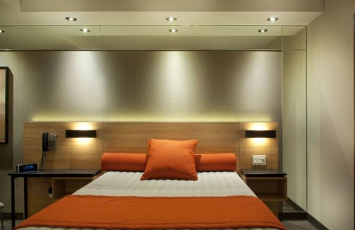 Laval Hotel | Ideal Motel: Family-Friendly Stay with Breakfast & Kitchen