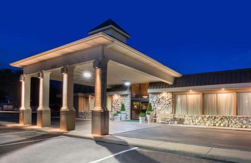 Grand Island Hotel | Relaxing Stay at Ramada by Wyndham Midtown Grand Island