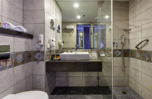 Nazareth Hotel | Discover Ramada by Wyndham Nazareth: Pool, Spa & More!
