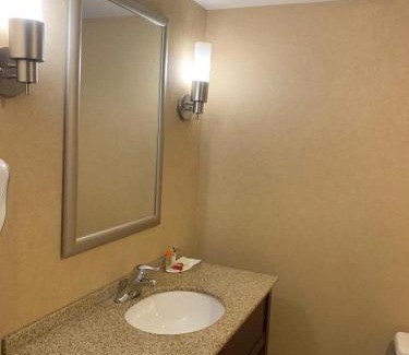 Fallsview Hotel | Discover Comfort at Ramada by Wyndham Niagara Falls/Fallsview