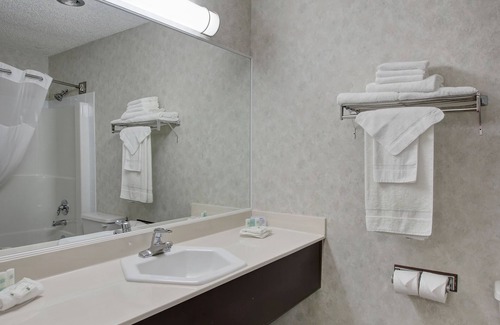 Nisku Hotel | Convenient Stay at Ramada by Wyndham Nisku Edmonton Airport