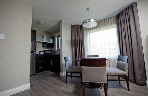 Ottawa Division Hotel | Explore Ramada by Wyndham Ottawa: Poolside Retreat Awaits