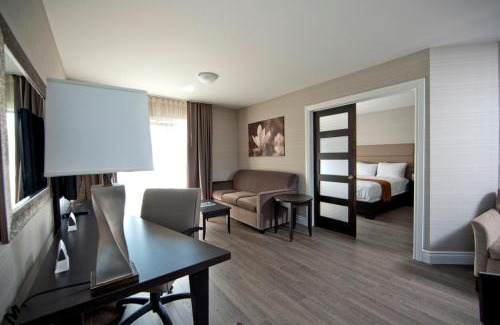 Ottawa Division Hotel | Explore Ramada by Wyndham Ottawa: Poolside Retreat Awaits