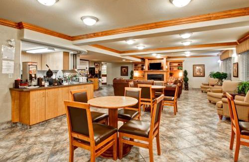 Ponoka Hotel | Pet-Friendly Retreat at Ramada by Wyndham Ponoka