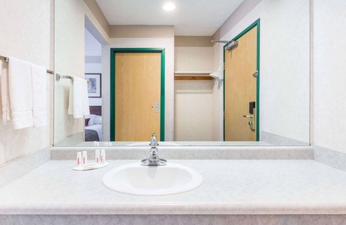 Strasburg Hotel | Discover Comfort at Ramada by Wyndham Strasburg Dover