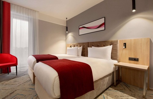 Tirgu Jiu Hotel | Elegant Ramada by Wyndham Targu JIU with Spa & Pool