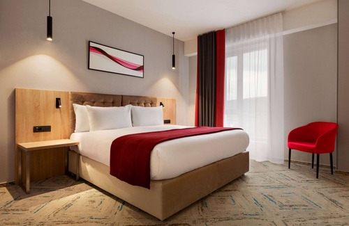 Tirgu Jiu Hotel | Elegant Ramada by Wyndham Targu JIU with Spa & Pool