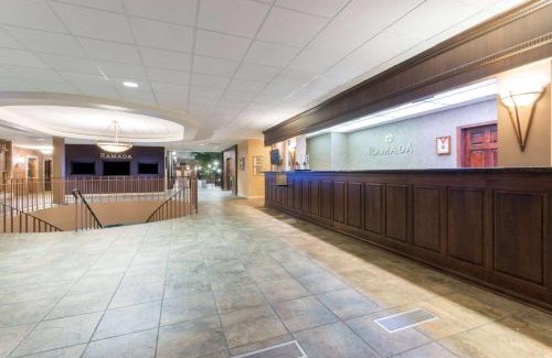 Downtown Hotel | Discover Ramada by Wyndham Topeka: Pet-Friendly Retreat