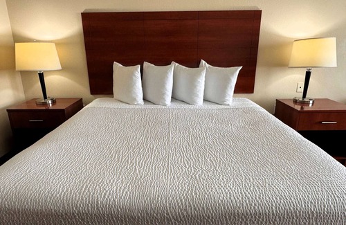 College Station Hotel | Top-Rated Ramada by Wyndham College Station with Pool & Breakfast