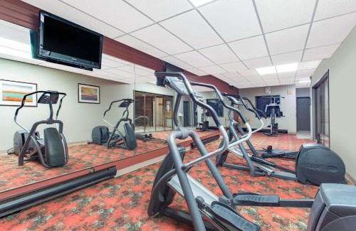 Williams Lake Hotel | Pet-Friendly Ramada by Wyndham Williams Lake with Breakfast