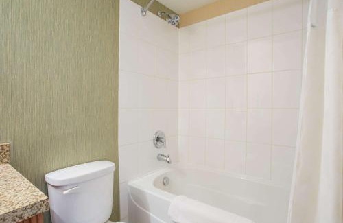 Williams Lake Hotel | Pet-Friendly Ramada by Wyndham Williams Lake with Breakfast