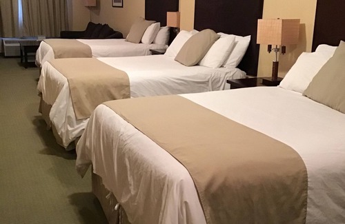 Williams Lake Hotel | Comfortable Stay at Ramada by Wyndham Williams Lake