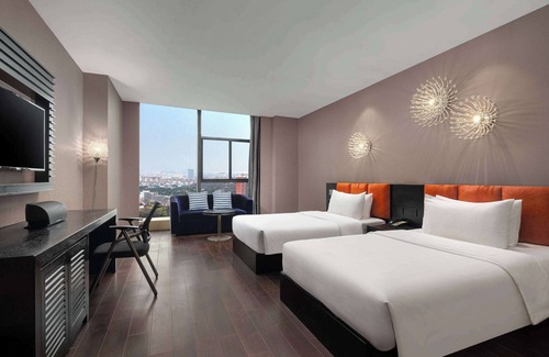 Jingkou District Hotel | Welcoming Crystal Orange Hotel Zhenjiang for Family Stays