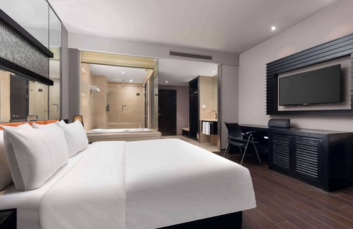 Jingkou District Hotel | Welcoming Crystal Orange Hotel Zhenjiang for Family Stays