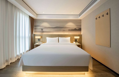 Kunming City Centre Hotel | Budget-Friendly Ramada Encore in Kunming with Dining Options