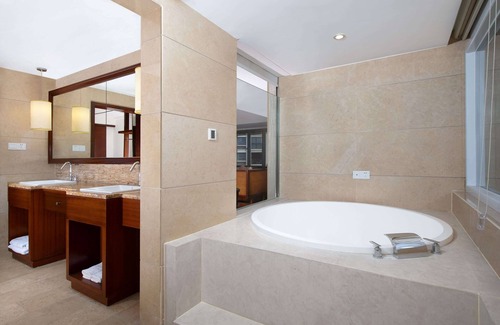 Sanya Hotel | Accessible Ramada Encore in Qionghai: Family-Friendly Stay