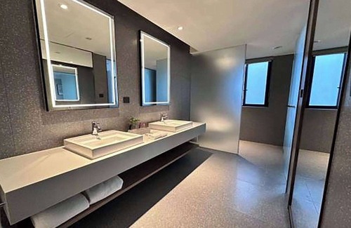 Pudong Hotel | Convenient Stay at Ramada Encore Shanghai Pudong Airport