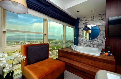 Balcova Hotel | Comfortable Ramada Encore Izmir: Family-Friendly Amenities