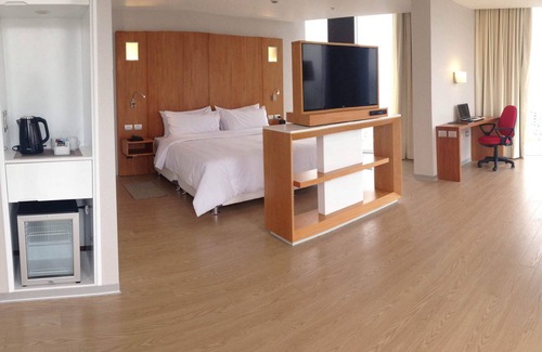 San Isidro Centro Financiero Hotel | Top-Rated Ramada Encore: Pool, Spa & Family-Friendly Stays