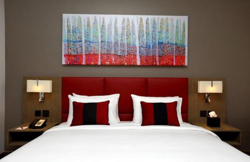 Al Ghubrah Ash Shamaliyyah Hotel | Stylish Ramada Encore: 4-Star Comfort with Ocean Views