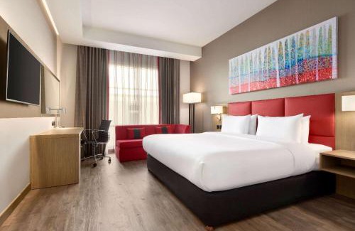 Al Ghubrah Ash Shamaliyyah Hotel | Stylish Ramada Encore: 4-Star Comfort with Ocean Views