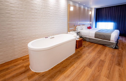 Baja California Hotel | Discover Ramada Encore: 4-Star Hotel Near Guadalajara Airport