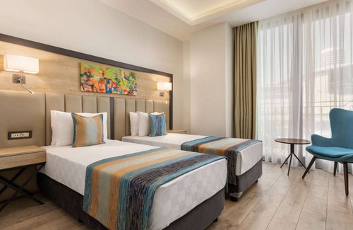 Kucukcekmece Hotel | Discover Relaxation at Ramada Encore Istanbul Basin Express