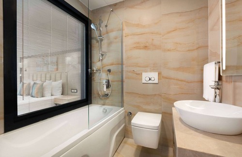Kucukcekmece Hotel | Discover Relaxation at Ramada Encore Istanbul Basin Express