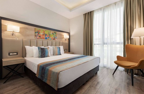 Kucukcekmece Hotel | Discover Relaxation at Ramada Encore Istanbul Basin Express
