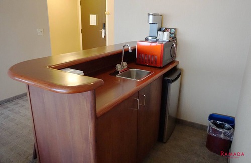 Dilworth Mountain Estates Hotel | Premier Ramada Hotel & Conference Center in Kelowna