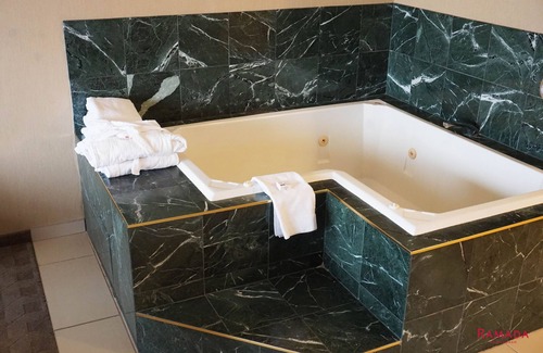 Dilworth Mountain Estates Hotel | Premier Ramada Hotel & Conference Center in Kelowna