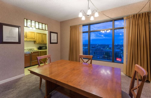 Downtown Hotel | Discover Ramada Hotel & Convention Center in Topeka Downtown