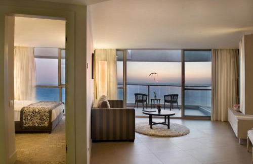 Netanya Hotel | Oceanfront Comfort at Ramada Hotel & Suites Netanya