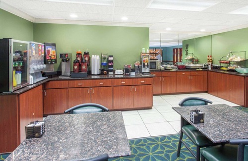 Forsyth Hotel | Budget-Friendly Stay at Ramada Limited Decatur with Pool