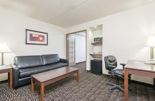 Niagara Falls Hotel | Comfortable Stay at Ramada Plaza by Wyndham Niagara Falls