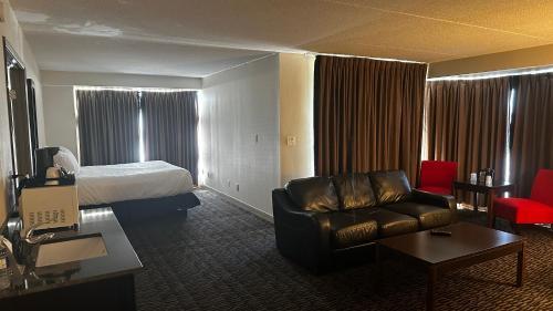 Niagara Falls Hotel | Comfortable Stay at Ramada Plaza by Wyndham Niagara Falls