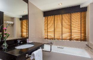 Bang Kho Laem Hotel | Elegant Retreat at Ramada Plaza Bangkok Menam Riverside