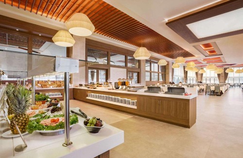 Rize Hotel | Elegant Ramada Plaza Rize: Oceanfront Pool & Spa Retreat