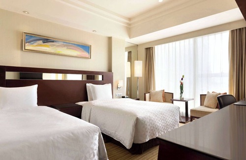 Lianyun District Hotel | Relax at Ramada Plaza Lianyungang - 4-Star with Pool & Spa