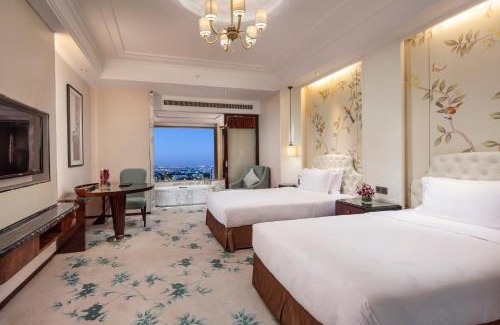 Kunshan Hotel | Discover Ramada Plaza Qiandeng Kunshan with Pool & Hot Tub
