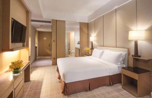 Kunshan Hotel | Discover Ramada Plaza Qiandeng Kunshan with Pool & Hot Tub