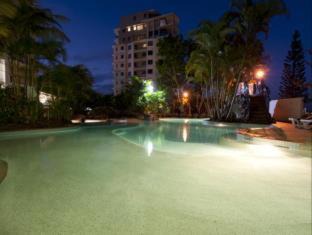 Golden Beach Resort | Relax at Ramada Resort by Wyndham Golden Beach - Oceanfront Bliss