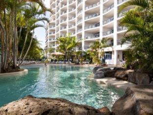 Golden Beach Resort | Relax at Ramada Resort by Wyndham Golden Beach - Oceanfront Bliss