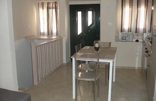 Lakones Apartment | Welcoming Stay at Rambely House with Family-Friendly Amenities
